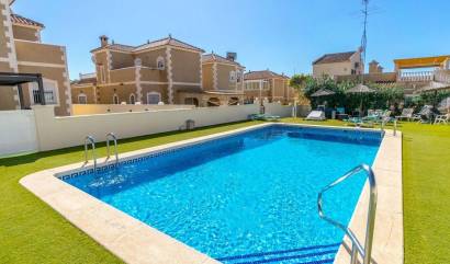 Bestaande woningen - Villa - Orihuela Costa - Villamartín