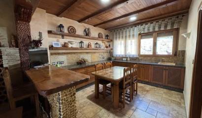 Bestaande woningen - Villa - Redován