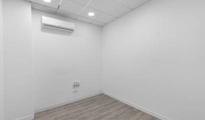 Revente - Commercial - Torrevieja - La Mata pueblo