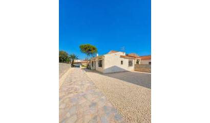 Revente - Villa - Torrevieja - Aguas Nuevas