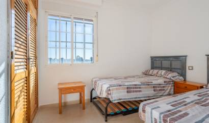 Revente - Villa - Torrevieja - Urbanización San Luis