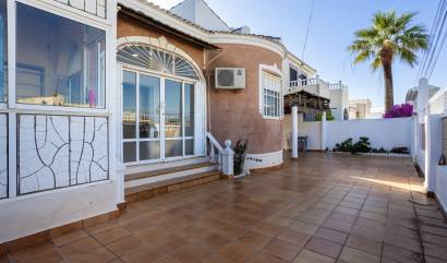 Revente - Villa - Torrevieja - Urbanización San Luis