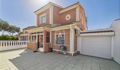 Sale - 4. House - Detached Villa - Pinar de Campoverde