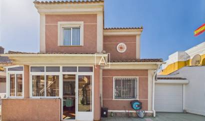 Sale - 4. House - Detached Villa - Pinar de Campoverde