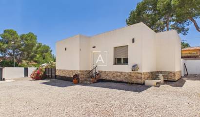 Sale - 4. House - Detached Villa - Pinar de Campoverde