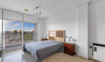 Sale - Apartment - Torrevieja - Paseo maritimo