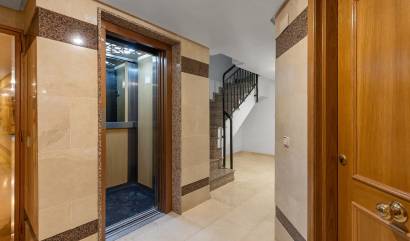 Sale - Apartment - Torrevieja - Paseo maritimo