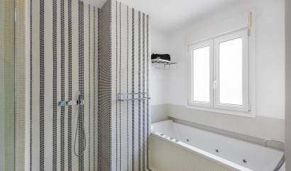 Sale - Apartment - Torrevieja - Paseo maritimo