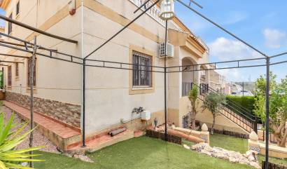 Sale - Bungalow - Orihuela Costa - La Florida