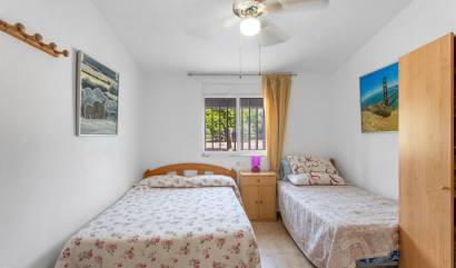 Sale - Bungalow - Torrevieja - Playa de los Naufragos