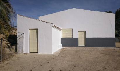 Sale - Commercial - Yecla