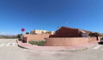 Sale - Land - Daya Nueva