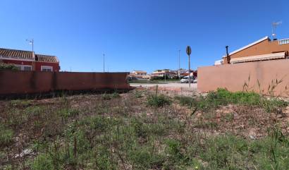 Sale - Land - Daya Nueva