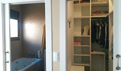 Sale - Townhouse - Roldan