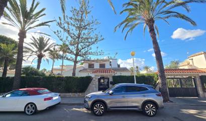 Sale - Villa - Orihuela Costa - Cabo Roig