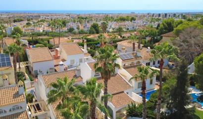 Sale - Villa - Orihuela Costa - Villamartín