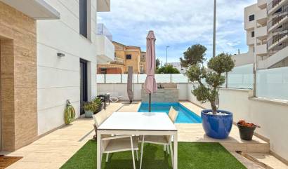 Sale - Villa - Orihuela Costa - Villamartín