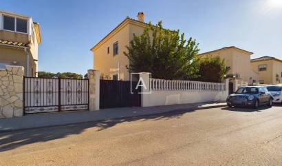Sale - Villa - Pinar de Campoverde