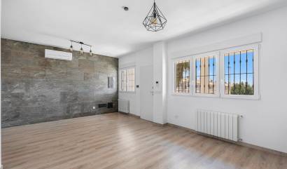 Sale - Villa - Torrevieja - Aguas Nuevas