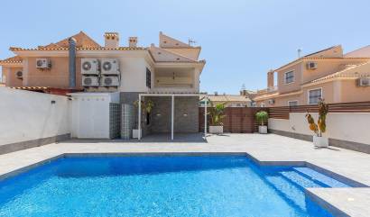 Sale - Villa - Torrevieja - Aguas Nuevas