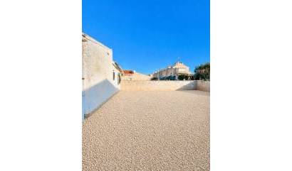 Sale - Villa - Torrevieja - Aguas Nuevas