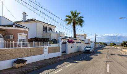 Sale - Villa - Torrevieja - Urbanización San Luis