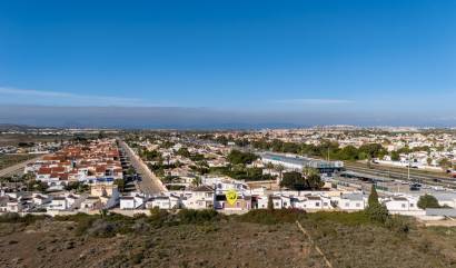Sale - Villa - Torrevieja - Urbanización San Luis