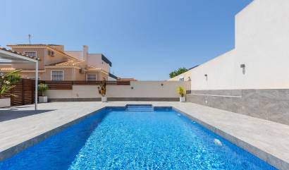 Venta - Villa - Torrevieja - Aguas Nuevas