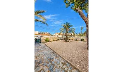 Venta - Villa - Torrevieja - Aguas Nuevas