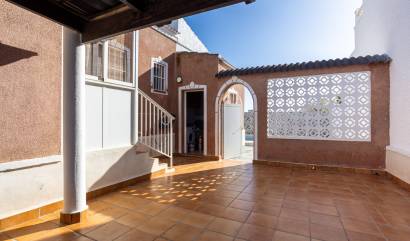 Venta - Villa - Torrevieja - Urbanización San Luis