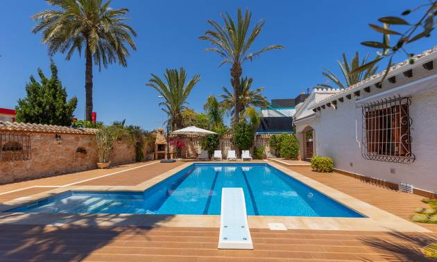 Villa - Sale - Orihuela - Orihuela Costa