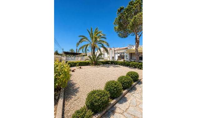 Villa - Sale - Torrevieja - Aguas Nuevas