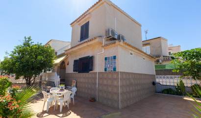 Villa - Sale - Torrevieja - GI-77799