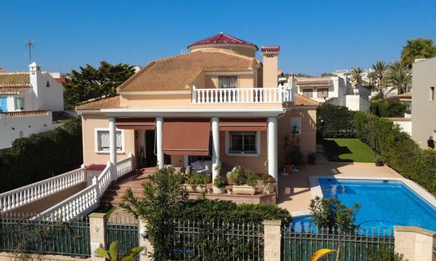 Villa - Sale - Torrevieja - La Mata