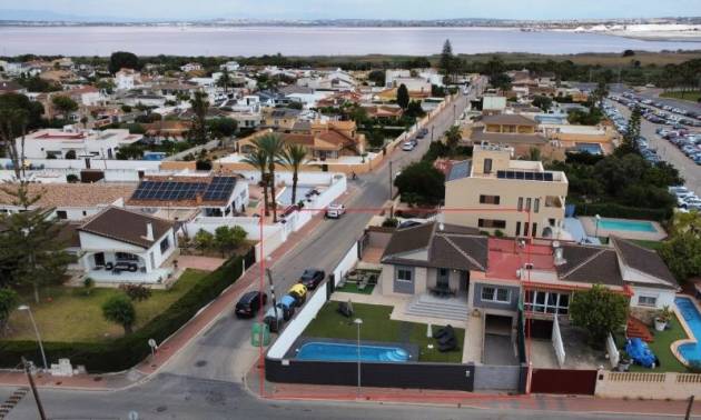 Villa - Sale - Torrevieja - Torrevieja