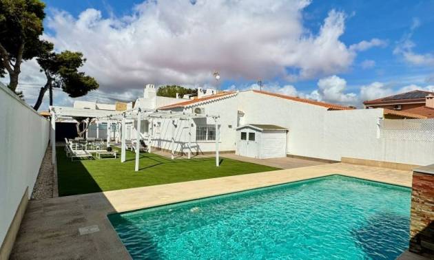 Villa - Sale - Torrevieja - Torrevieja