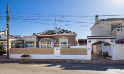 Villa · Sale · Torrevieja · Urbanización San Luis