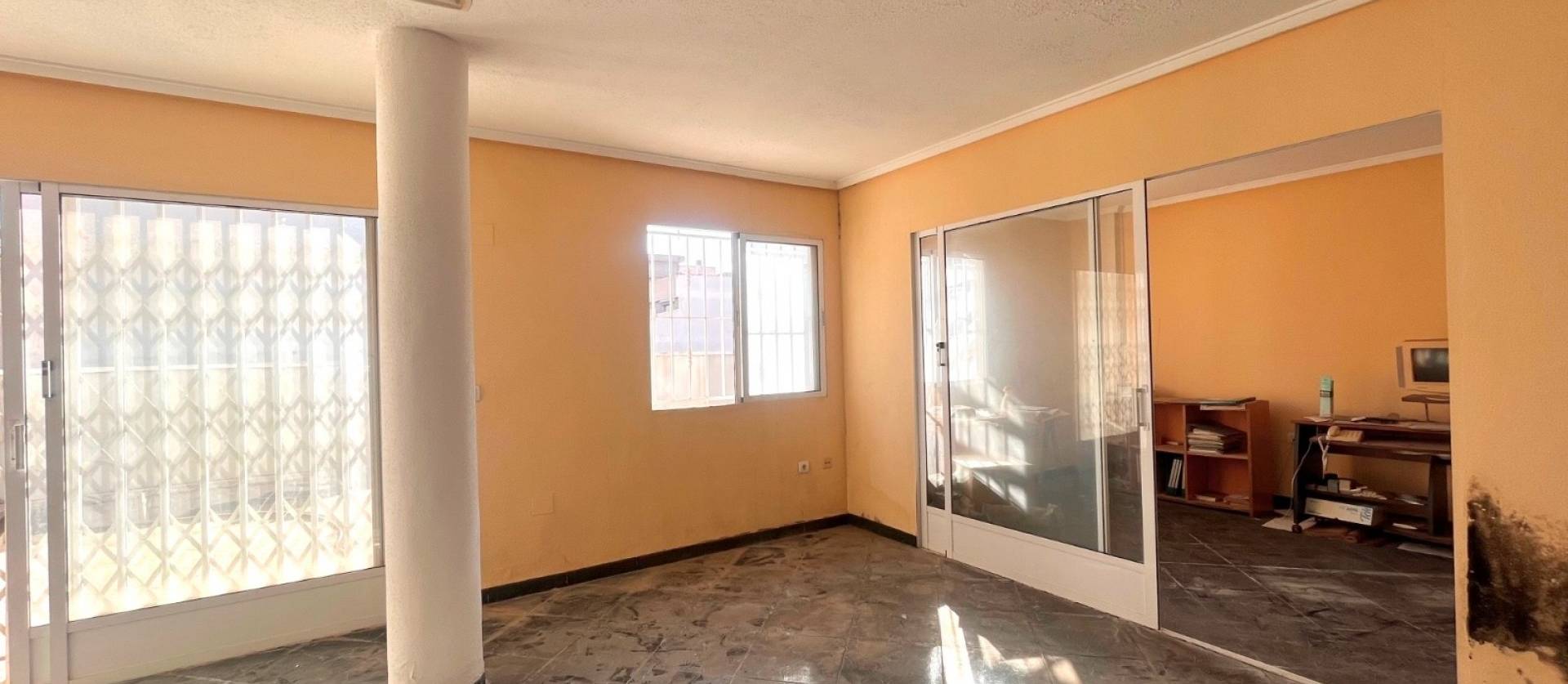 Sale - Commercial - Torrevieja - Playa del Cura