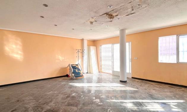 Sale - Commercial - Torrevieja - Playa del Cura