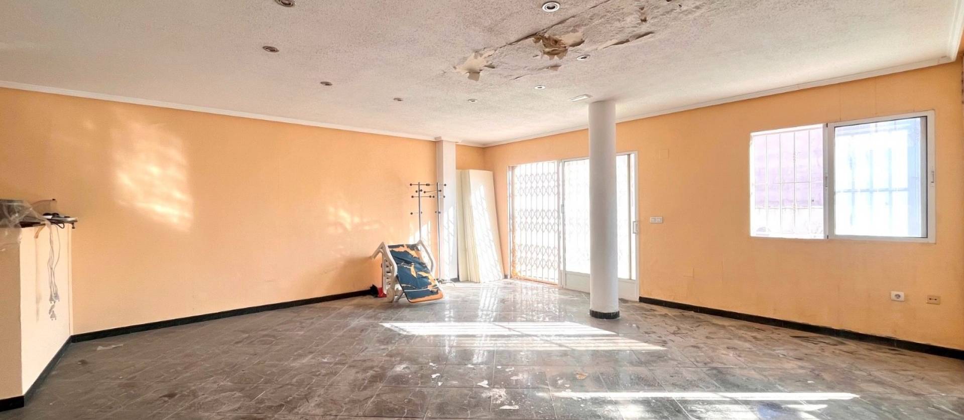 Sale - Commercial - Torrevieja - Playa del Cura
