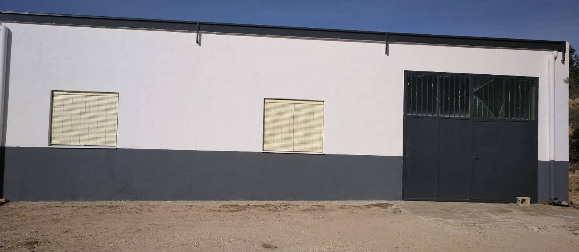 Sale - Commercial - Yecla