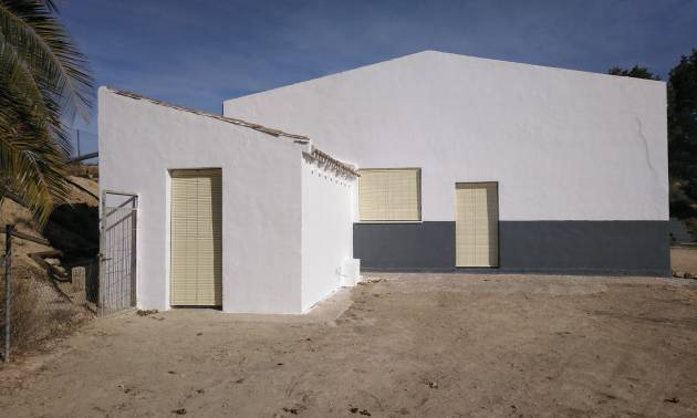 Sale - Commercial - Yecla