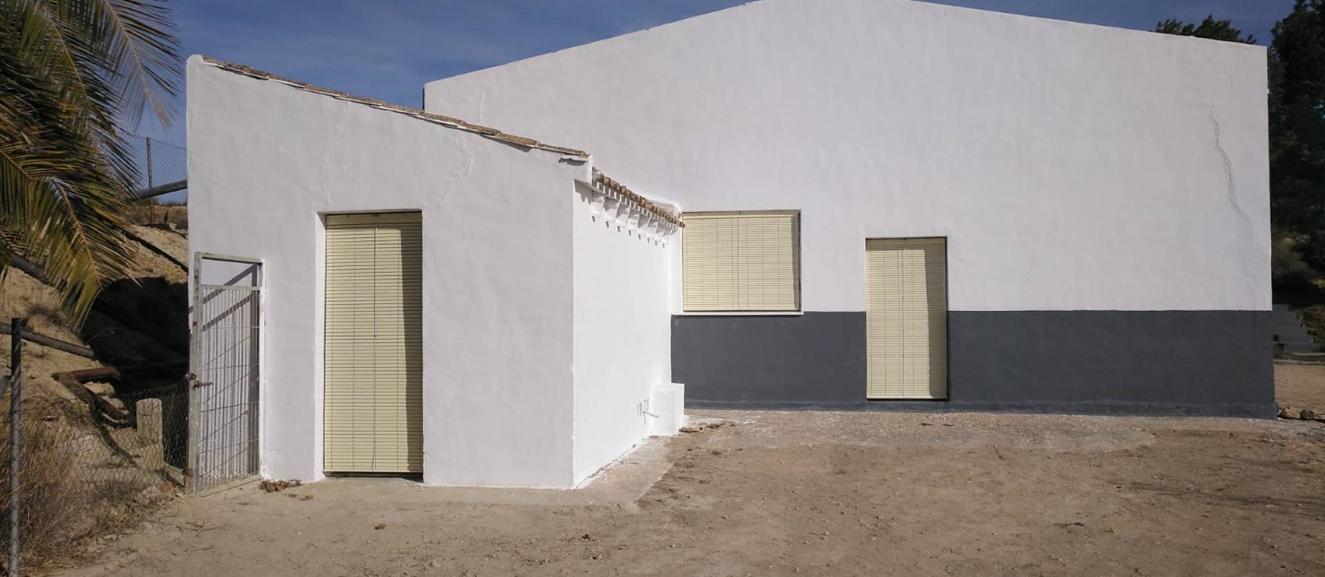 Sale - Commercial - Yecla