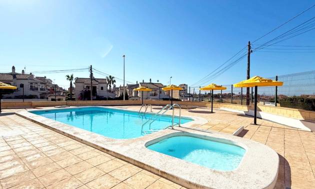 Sale - Bungalow - Torrevieja - La Mata