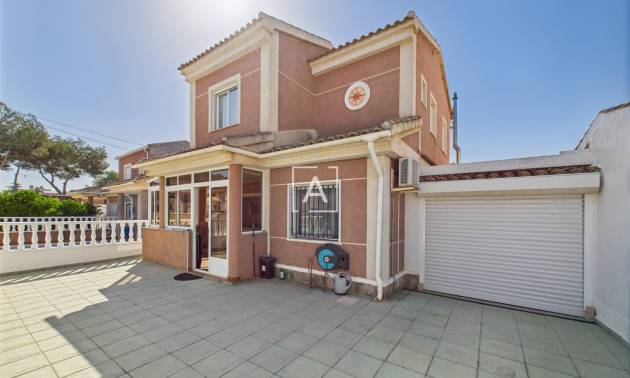 Sale - 4. House - Detached Villa - Pinar de Campoverde