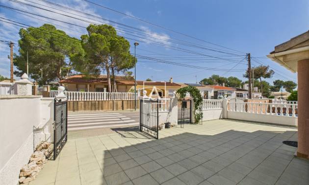 Sale - 4. House - Detached Villa - Pinar de Campoverde