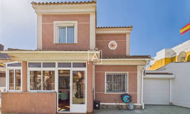 Sale - 4. House - Detached Villa - Pinar de Campoverde