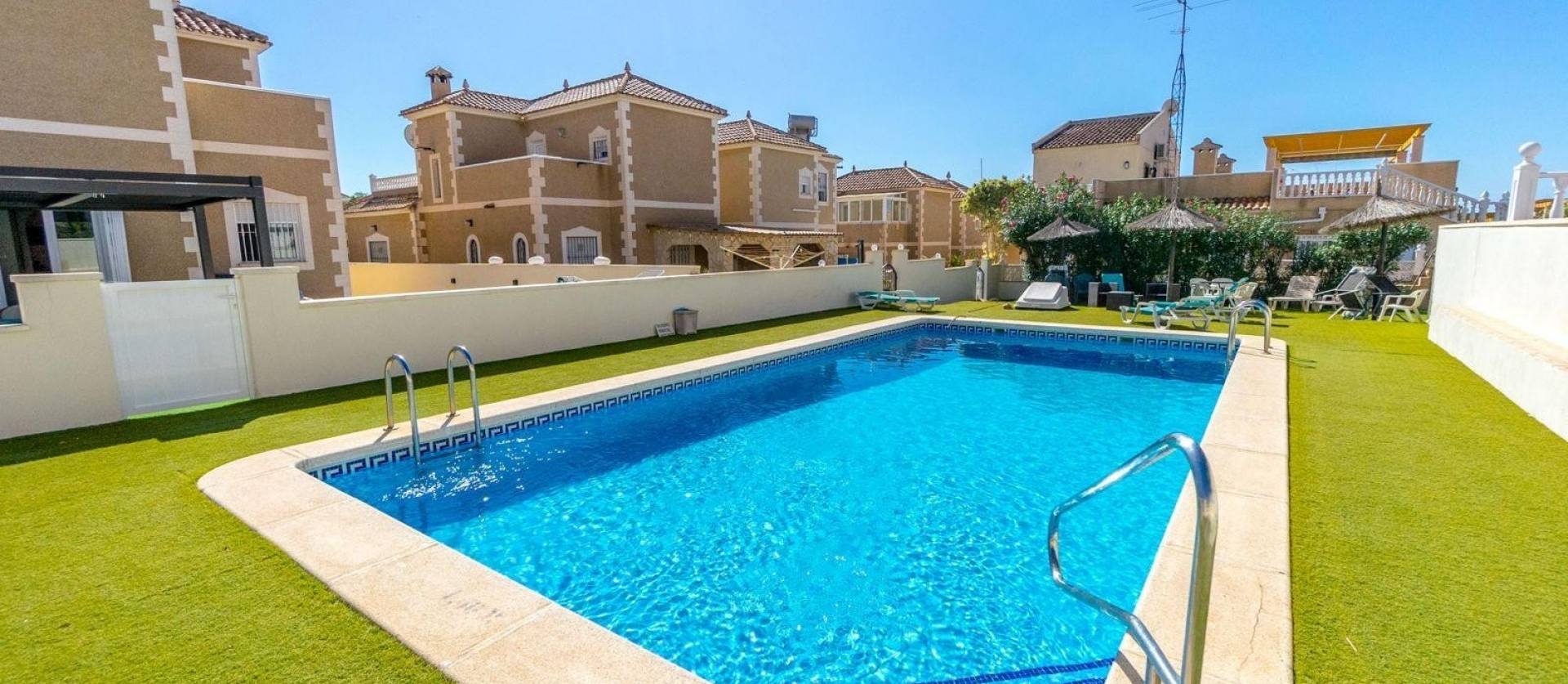 Sale - Villa - Orihuela Costa - Villamartín