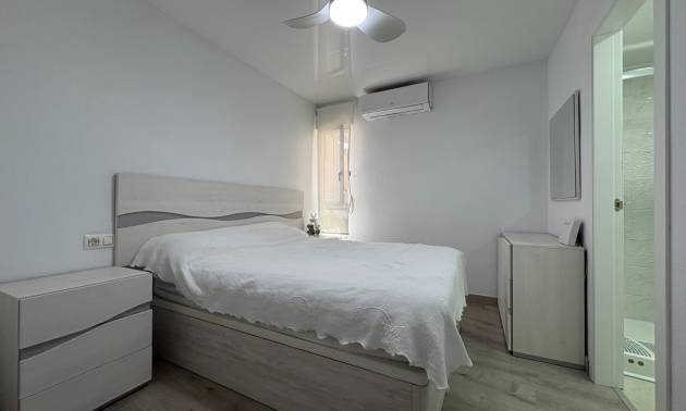 Sale - Apartment - Torrevieja - Centro