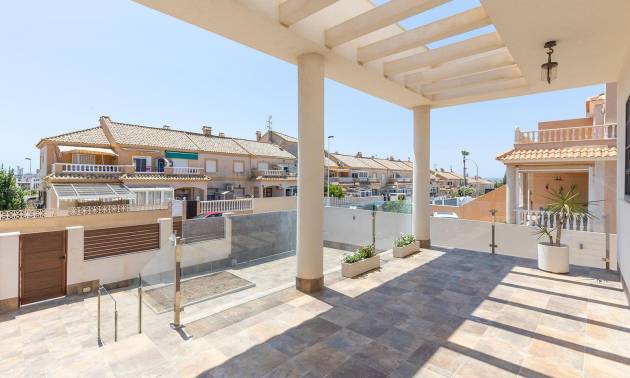 Sale - Villa - Torrevieja - Aguas Nuevas
